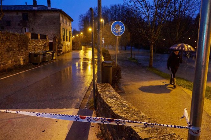 Río inundado en Pamplona.