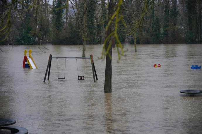 Parque infentil anegado en Abetxuko, Vitoria-Gasteiz
