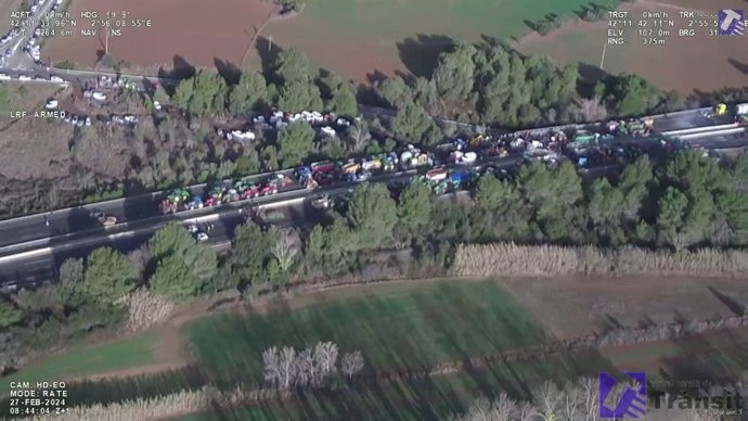 Los agricultores catalanes cortan la AP-2, A-22, N-240 y N-230 en diversos puntos de Lleida