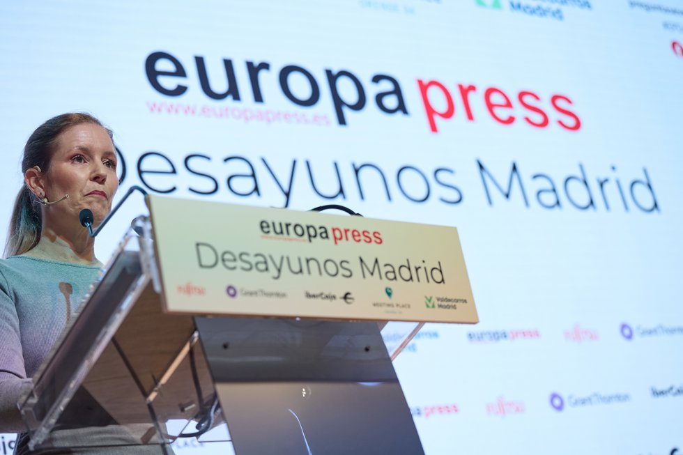 La consejera de Familia, Juventud y Asuntos Sociales de la Comunidad de Madrid, Ana Dávila, interviene durante un desayuno Madrid de Europa Press, en el Auditorio Meeting Place, a 27 de febrero de 2024, en Madrid (España).