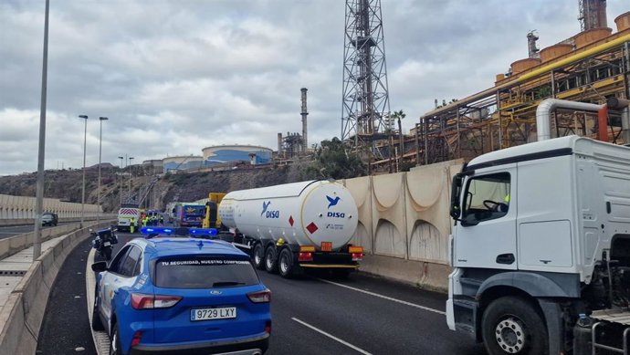Un varón de 50 años ha resultado herido de carácter grave en un accidente de tráfico ocurrido hoy martes en la vía de Penetración (TF-4), sentido sur, en Santa Cruz de Tenerife
