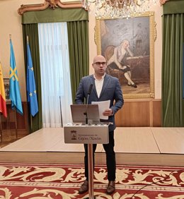 El portavoz de la Junta de Gobierno Local de Gijón, Jesús Martínez Salvador (Foro), en rueda de prensa en el Consistorio gijonés.