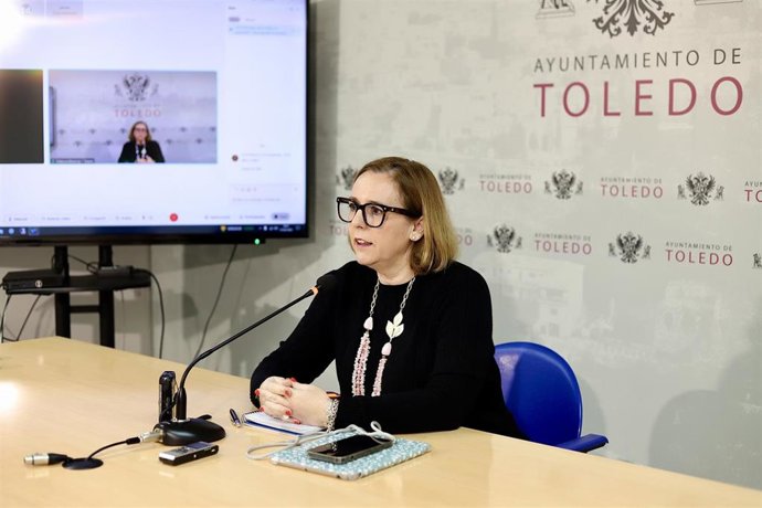 La edil de Obras y Servicios en el Ayuntamiento de Toledo, Loreto Molina, en rueda de prensa.