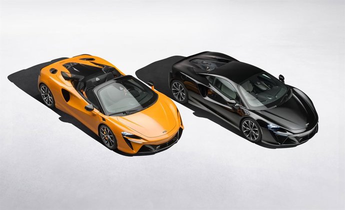McLaren presenta su primer convertible híbrido, el Artura Spider, desde 258.927 euros.