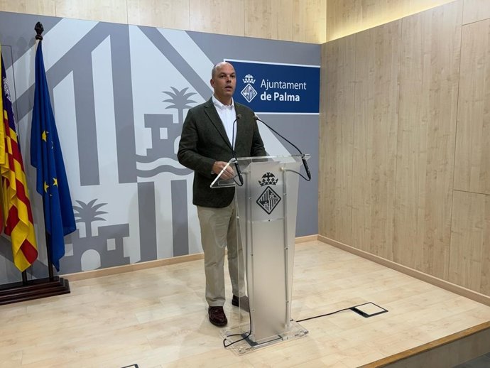 Archivo - El regidor de Urbanismo, Vivienda y Proyectos Estratégicos, Óscar Fidalgo, en rueda de prensa. Archivo.