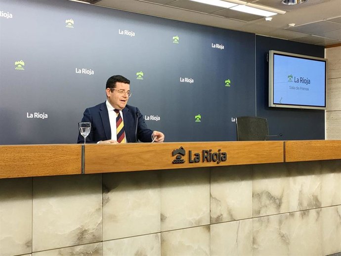 El portavoz del Gobierno riojano, Alfonso Domínguez en comparecencia de prensa
