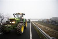 Los agricultores reabren puntualmente a la circulación la A-22 y la N-240 en Lleida