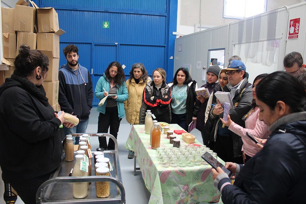 Alumnos del máster en la fábrica.