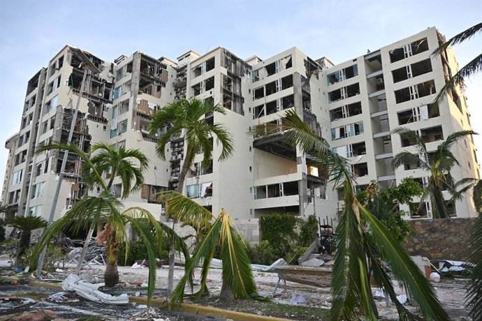 Archivo - GUERRERO, Oct. 29, 2023  -- This photo taken on Oct. 26, 2023 shows buildings damaged by Hurricane Otis in Acapulco, state of Guerrero, Mexico.    