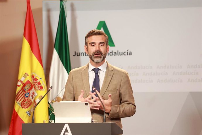 El consejero de Sostenibilidad, Medio Ambiente y Economía Azul y portavoz del Gobierno, Ramón Fernández-Pacheco, comparece en la rueda de prensa del Consejo de Gobierno de Andalucía. A 27 de febrero de 2024, en Sevilla (Andalucía, España). Como cada marte