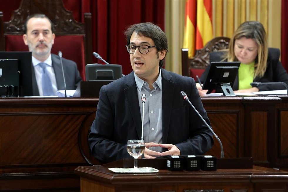 Archivo - El portavoz del PSIB en el Parlament, Iago Negueruela
