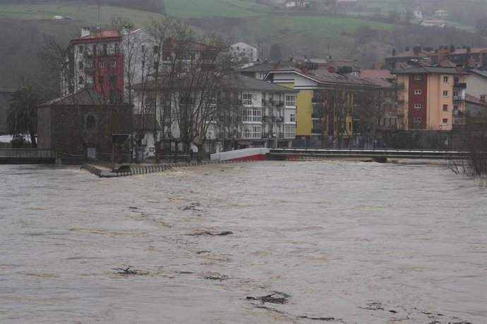 El río Oria a su paso por Andoain (Gipuzkoa)