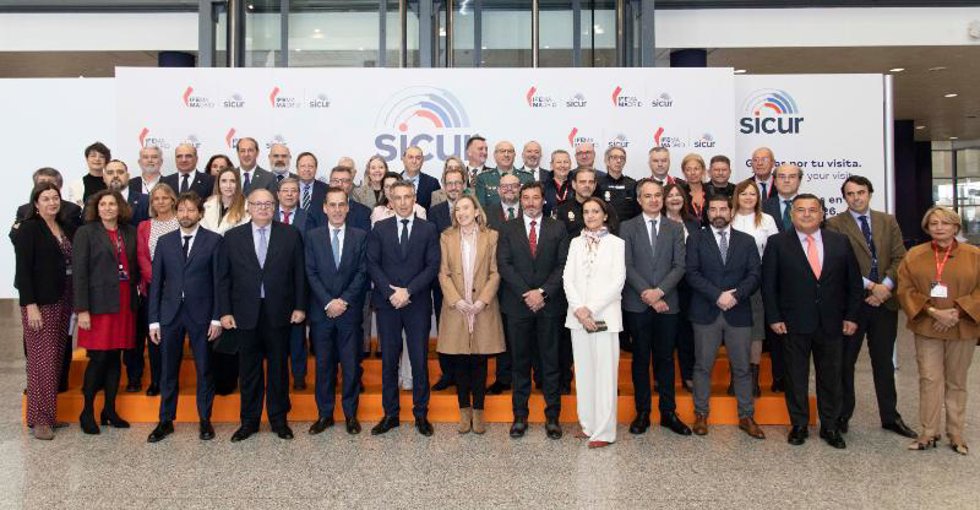 La consejera de Economía, Innovación, Empresa y Trabajo Autónomo, Belinda León, y la subdirectora de Diálogo Social y Relaciones Laborales, Pilar Simón, han participado hoy, martes 27 de febrero, en la inauguración de Sicur 2024