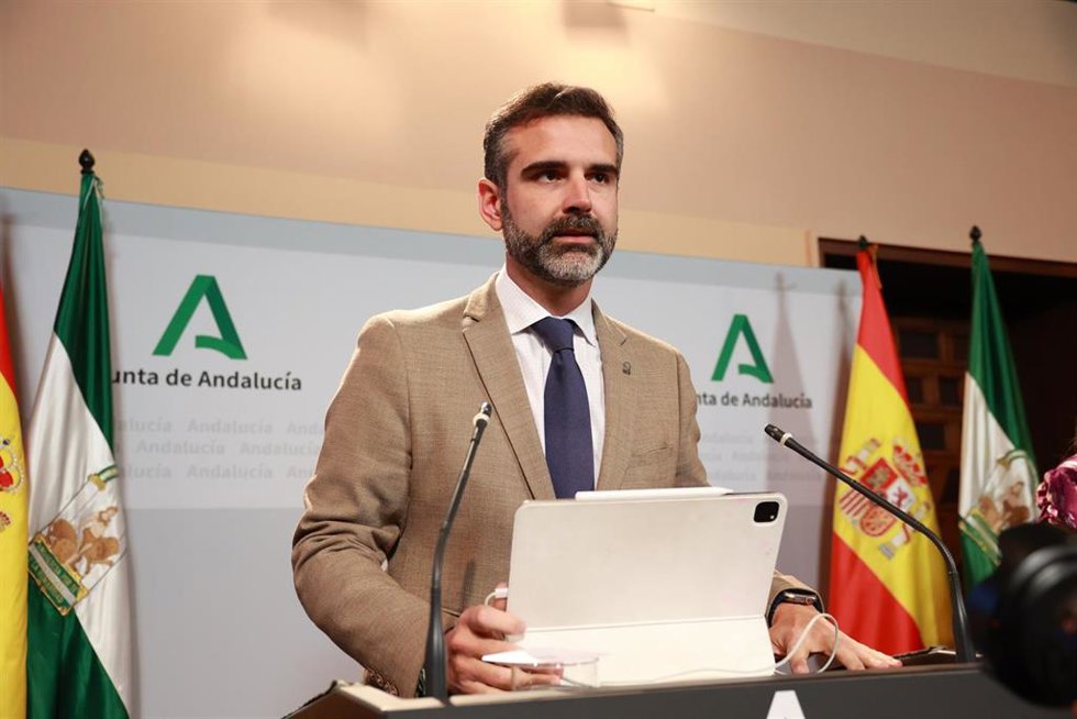 El consejero de Sostenibilidad, Medio Ambiente y Economía Azul y portavoz del Gobierno, Ramón Fernández-Pacheco, comparece en la rueda de prensa del Consejo de Gobierno de Andalucía. A 27 de febrero de 2024, en Sevilla (Andalucía, España). Como cada mar