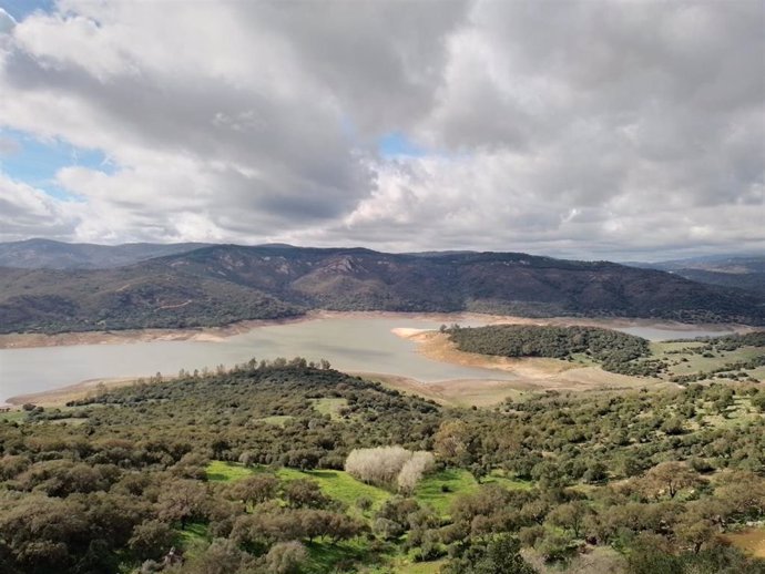 Vista del embalse de Guadarranque, en la provincia de Cádiz.