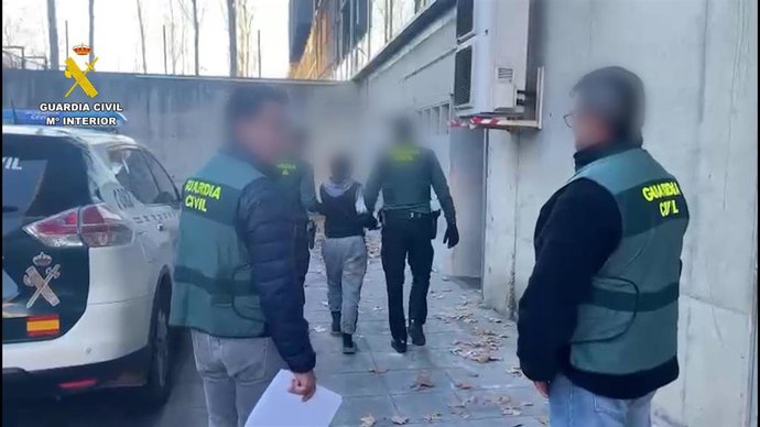 La Guardia Civil ha detenido en Malagón a la madre y al padrastro de una menor de 12 años a la que iban a obligar a contraer matrimonio a cambio de 3.000 euros.