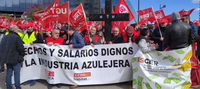 Protesta de los sindicatos en Cevisama