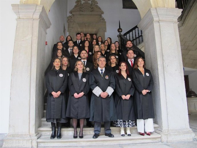 El presidente del TSJA, Lorenzo del Río, junto a los nuevos jueces que han tomado posesión de sus cargos.