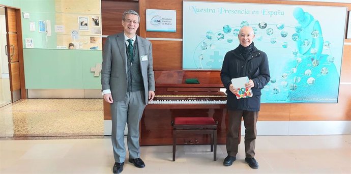 El H. Universitario San Rafael coloca un piano abierto en una iniciativa de humanización
