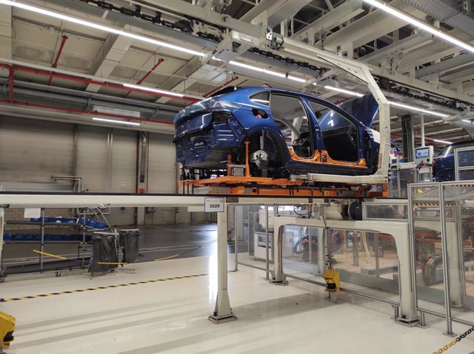 Vehículo en el taller de montaje de Volkswagen Navarra, que en el año 2026 lanzará dos modelos eléctricos.