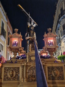 Paso de salida del Santísimo Cristo de la Corona, que procesiona el Viernes de Dolores.