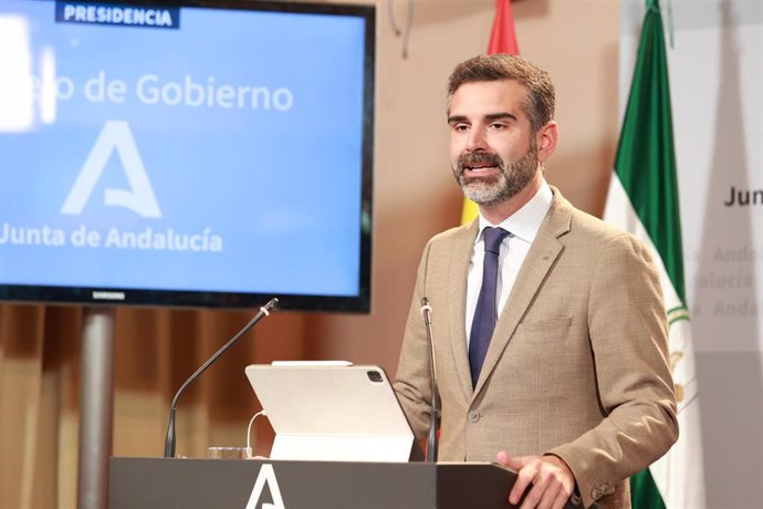 El consejero de Sostenibilidad, Medio Ambiente y Economía Azul y portavoz del Gobierno, Ramón Fernández-Pacheco, comparece en la rueda de prensa del Consejo de Gobierno de Andalucía.