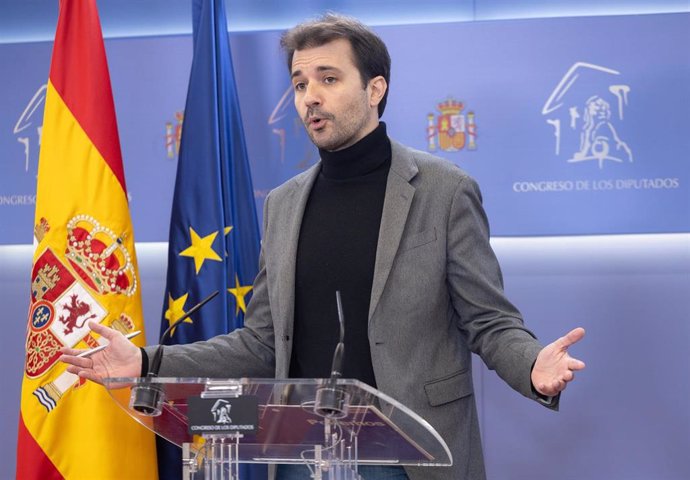 El diputado de Podemos Javier Sánchez Serna durante una rueda de prensa anterior a la Junta de Portavoces, a 27 de febrero de 2024, en Madrid (España).