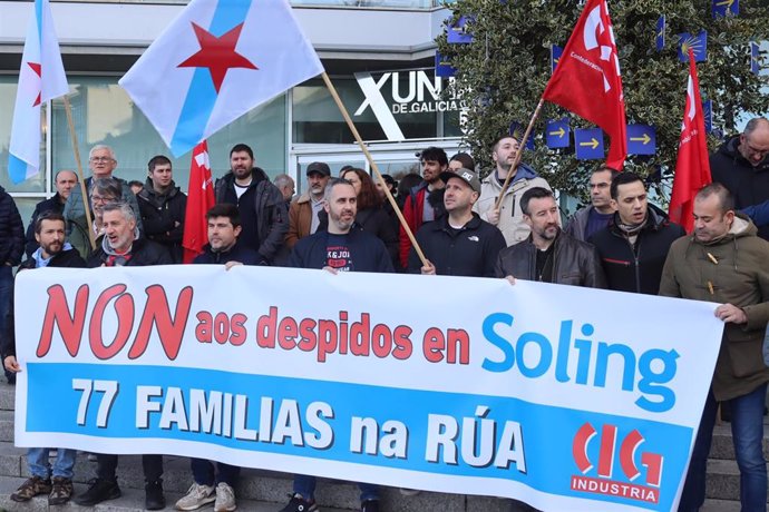 Concentración de trabajadores de la auxiliar del naval Soling Instalaciones, ante la delegación de la Xunta en Vigo, el pasado 12 de febrero de 2024.