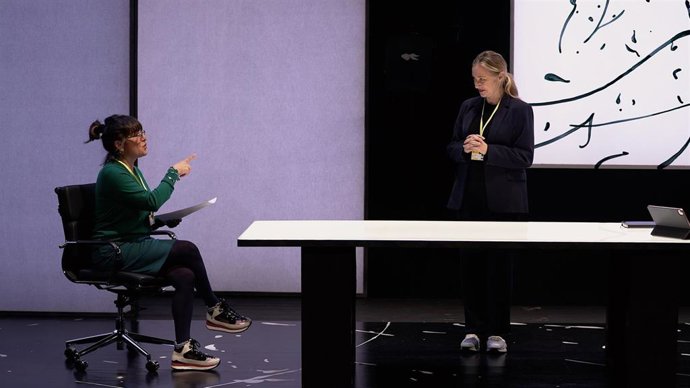 Una imagen de la representación de 'Contracciones', protagonizada por Pilar Castro y Candela Peña.