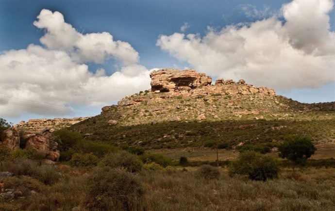 El sitio de la Edad de Piedra Media, el refugio rocoso Diepkloof, en la provincia sudafricana del Cabo Occidental.