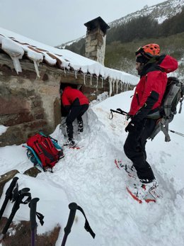 Rescate a dos montañeras atrapadas en un refugio por la nieve