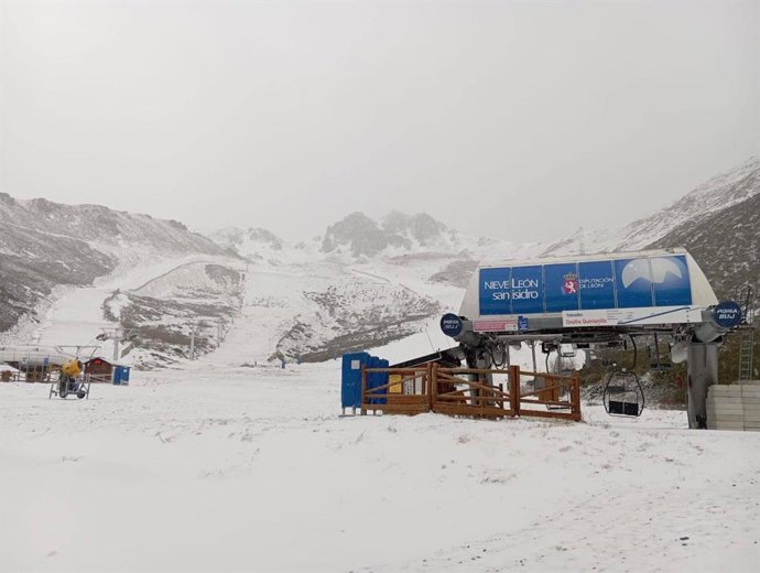 La estación de San Isidro tras las nevadas de las últimas horas.