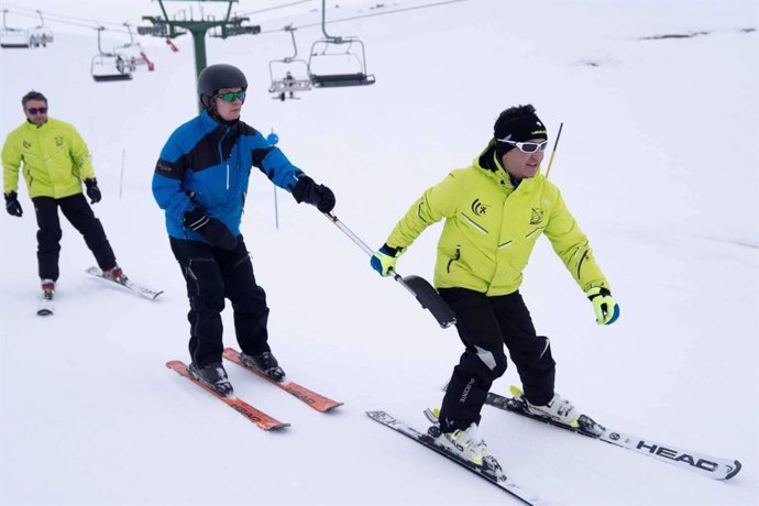Práctica de esquí adaptado