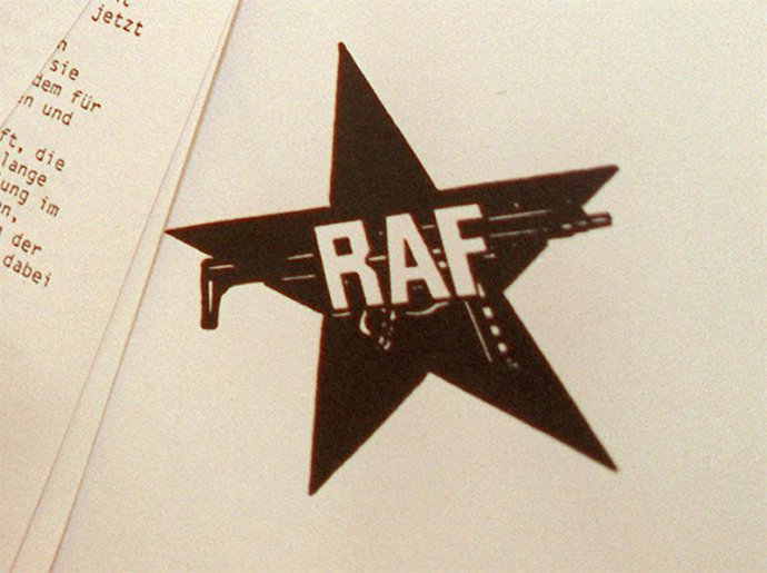 Archivo - FILED - 13 April 1992, North Rhine-Westphalia, Bonn: A symbol of the RAF on a letter from the Red Army Faction (RAF). Police in Berlin have arrested Daniela Klette, a former far-left terrorist from the Red Army Faction (RAF), security sources to