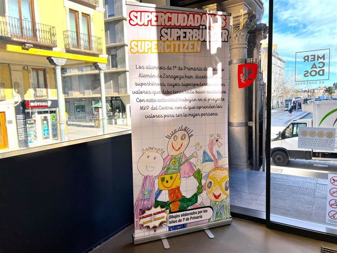 El Mercado Central acoge una exposición de superhéroes creados por los alumnos de Primaria del Colegio Alemán