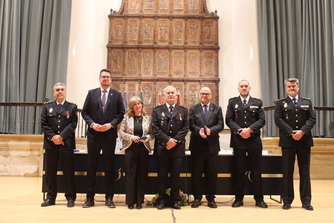 El subdelegado del Gobierno de España en Jaén, Manuel Fernández, ha participado en el acto institucional conmemorativo del XLIV Aniversario del Estatuto de Autonomía de Andalucía, organizado por el Ayuntamiento de Úbeda.