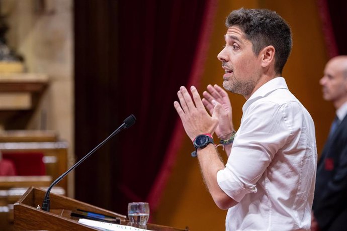 Imagen de archivo - El portavoz de los comuns en el Parlament, David Cid, en el Parlament de Catalunya