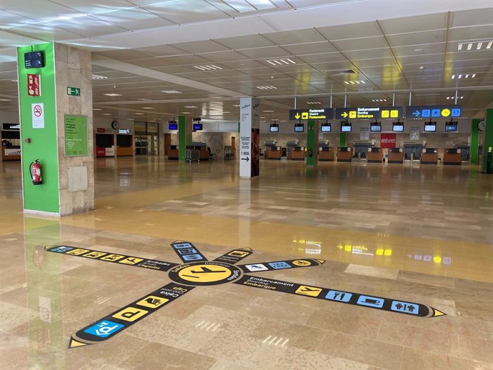 Nueva cartelería en el Aeropuerto de Girona-Costa Brava.