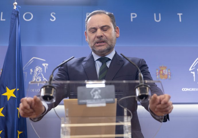 El exministro de Transportes y diputado del PSOE, José Luis Ábalos, durante una rueda de prensa, en el Congreso de los Diputados, a 27 de febrero de 2024, en Madrid (España).