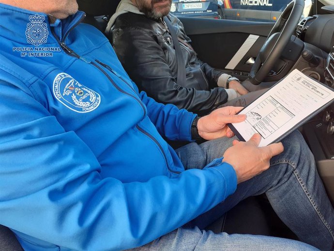 La Policía Nacional imparte cursos de Conducción Eficiente a los funcionarios