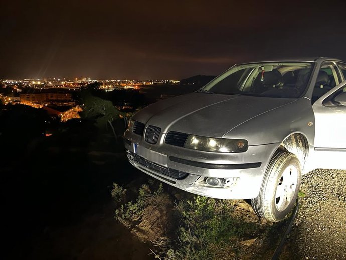 Imagen del coche suspendido en el corazón de Jesús en Tudela.