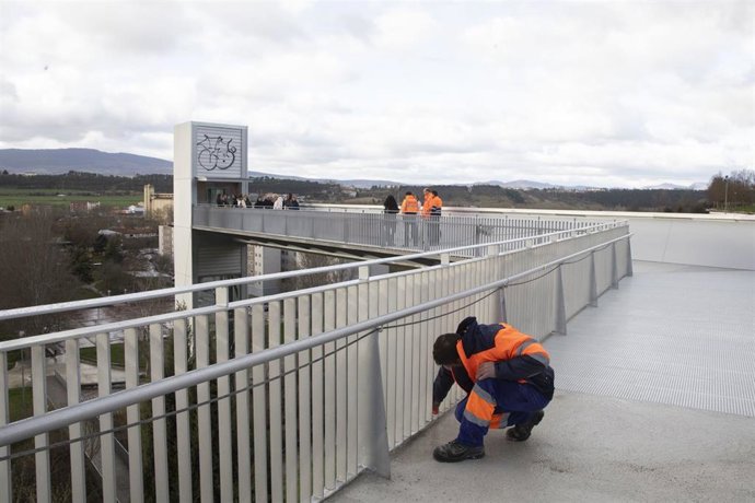 Visita al ascensor del Grupo Urdanoz.