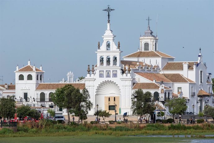 Archivo - Fachada de la Ermita de El Rocío, en Almonte (Huelva).