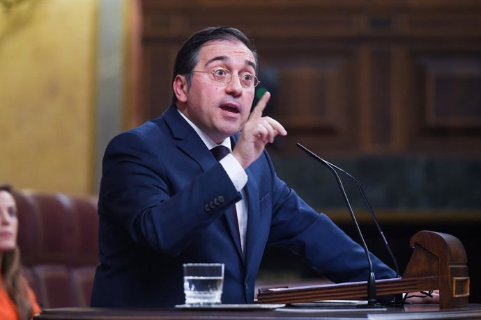 Archivo - El ministro de Asuntos Exteriores, Unión Europea y Cooperación, José Manuel Albares, durante una sesión plenaria, en el Congreso de los Diputados, a 5 de diciembre de 2023, en Madrid (España).  El Pleno del Congreso de los Diputados acoge hoy 