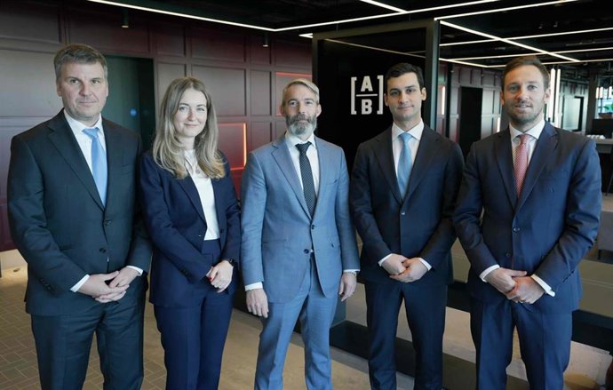 El equipo gestor, dirigido por Thorsten Winkelmann, y en el que también se integran Robert Hofmann, Marcus Morris-Eyton, Darina Valkova y Nicolas Gonçalves, todos ellos procedentes de Allianz Global Investors e incorporados a AB en enero de 2024.