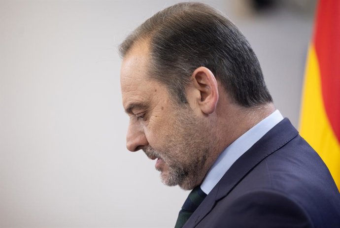 L'exministre de Transports i diputat del PSOE, José Luis Ábalos, durant una roda de premsa, al Congrés dels Diputats, a 27 de febrer del 2024, a Madrid (Espanya). 