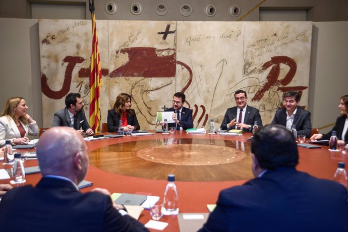 El president de la Generalitat, Pere Aragonès, encapçala la reunió extraordinària del Govern per aprovar el projecte de pressupostos del 2024