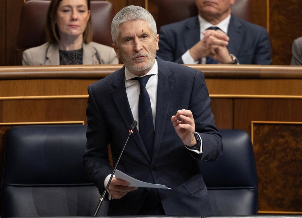 El ministro de Interior, Fernando Grande-Marlaska, interviene durante una sesión de control al Gobierno en el Congreso 