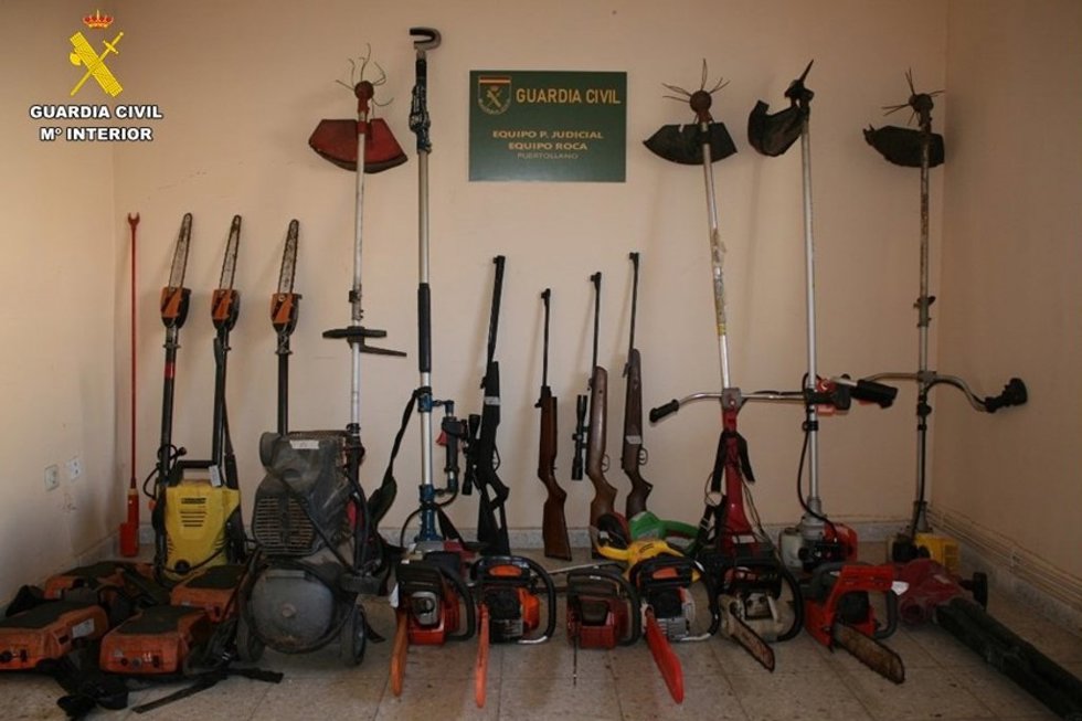 Maquinaria agrícola aprehendida por la Guardia Civil tras detener a tres personas en la provincia de Ciudad Real.