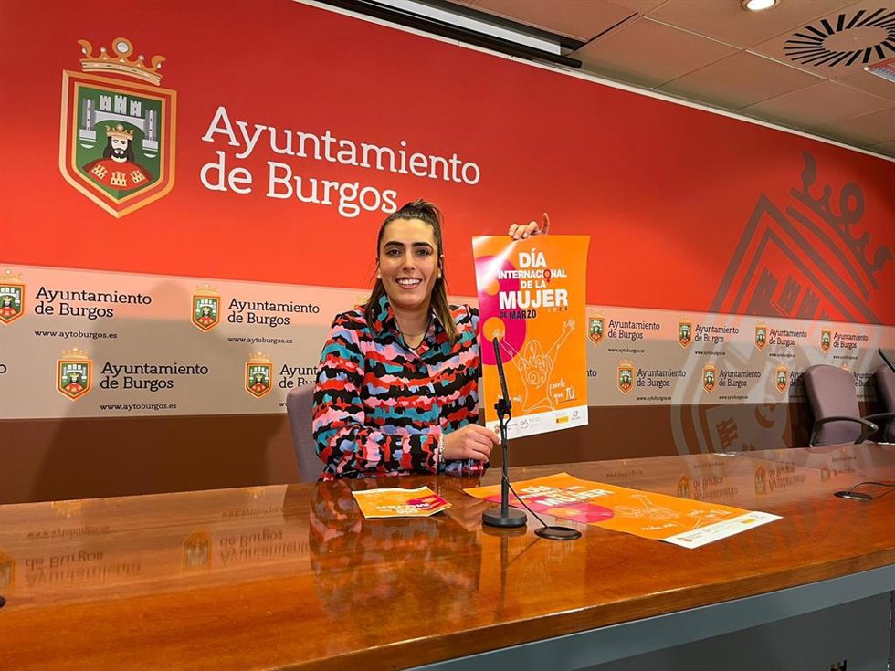 La concejala de Servicios Sociales, Andrea Ballesteros, este miércoles en rueda de prensa